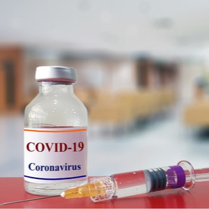 Vaccin en injectie met een spuit