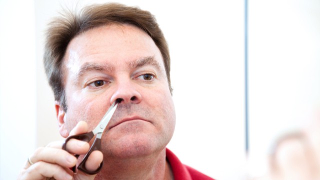 tondeuse ou ciseaux pour poils de nez