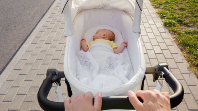 bébé protège du soleil