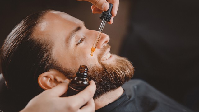 Utilisez une huile à barbe