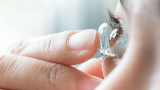 contactlenzen in en uit doen