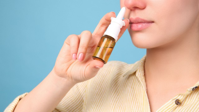 hooikoorts neusspray gebruiken