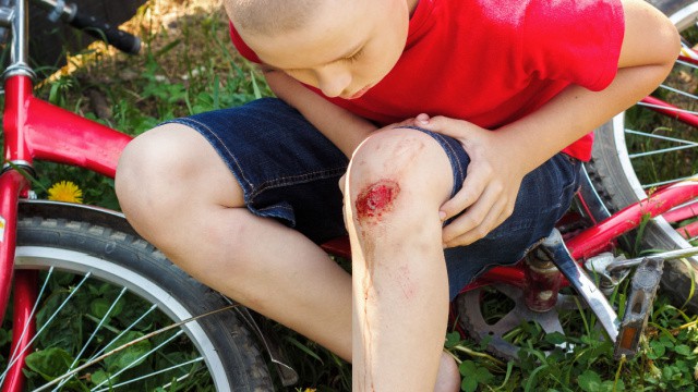 traiter coupure peau d'un enfant